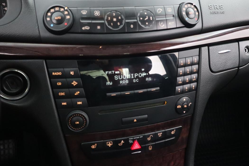 MERCEDES-BENZ E 2005