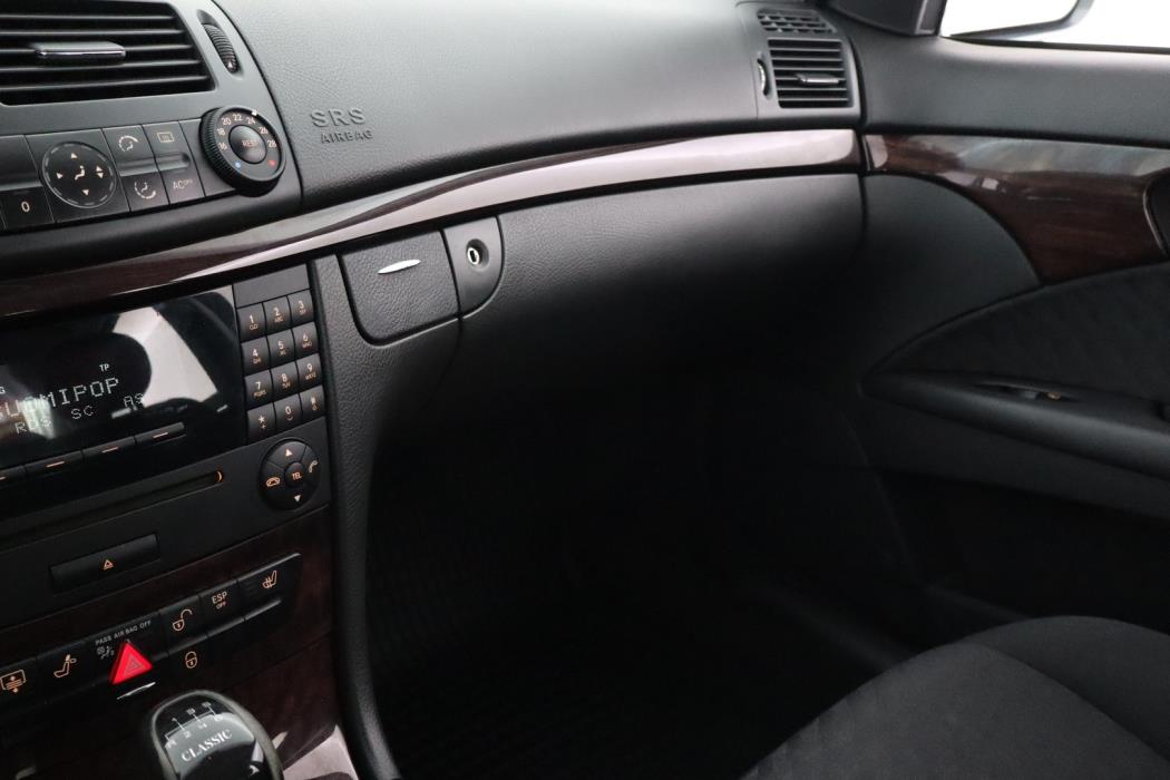 MERCEDES-BENZ E 2005