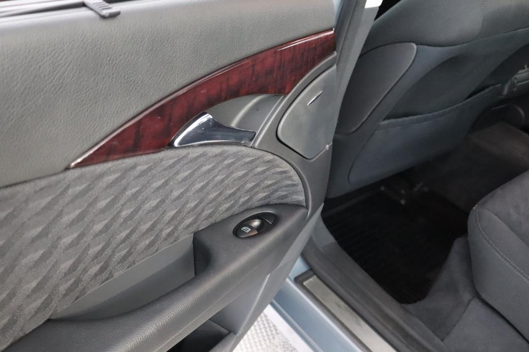 MERCEDES-BENZ E 2005