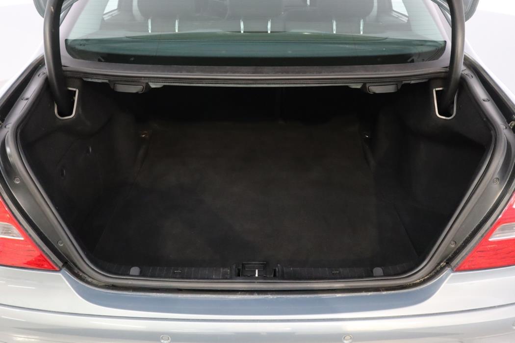 MERCEDES-BENZ E 2005