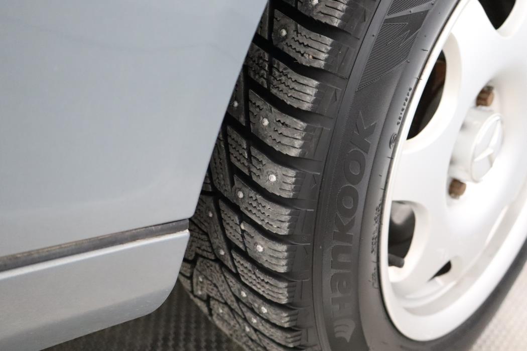 MERCEDES-BENZ E 2005