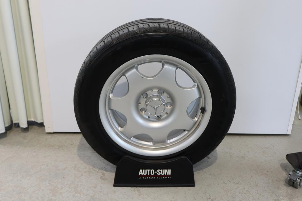 MERCEDES-BENZ E 2005