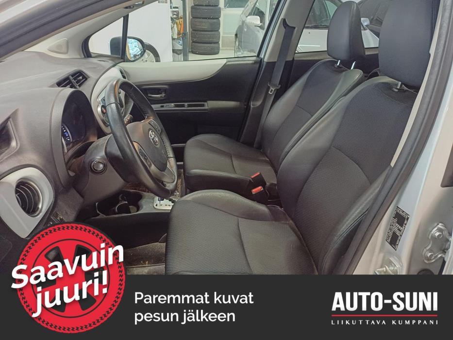 TOYOTA Yaris 2012