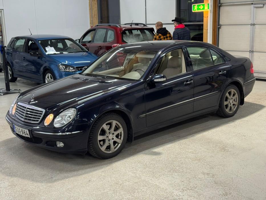 MERCEDES-BENZ E 2004