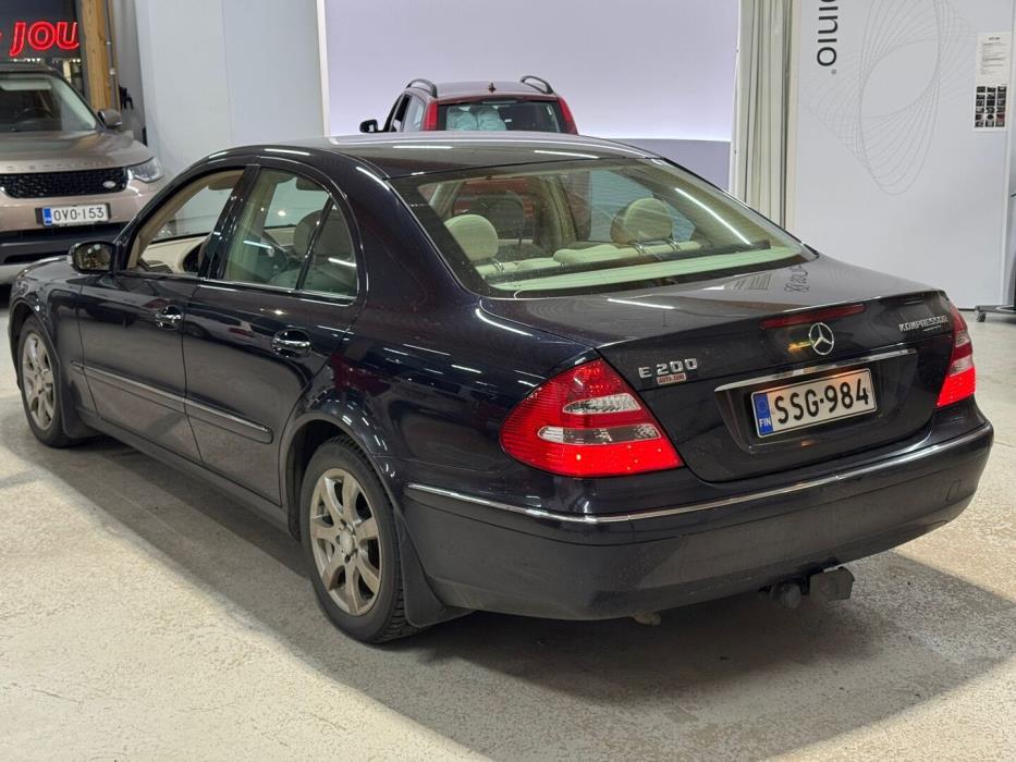 MERCEDES-BENZ E 2004