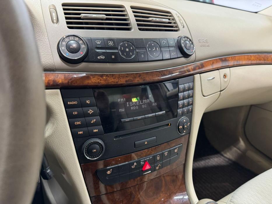 MERCEDES-BENZ E 2004