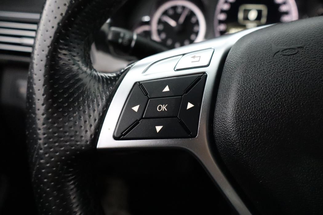 MERCEDES-BENZ E 2012