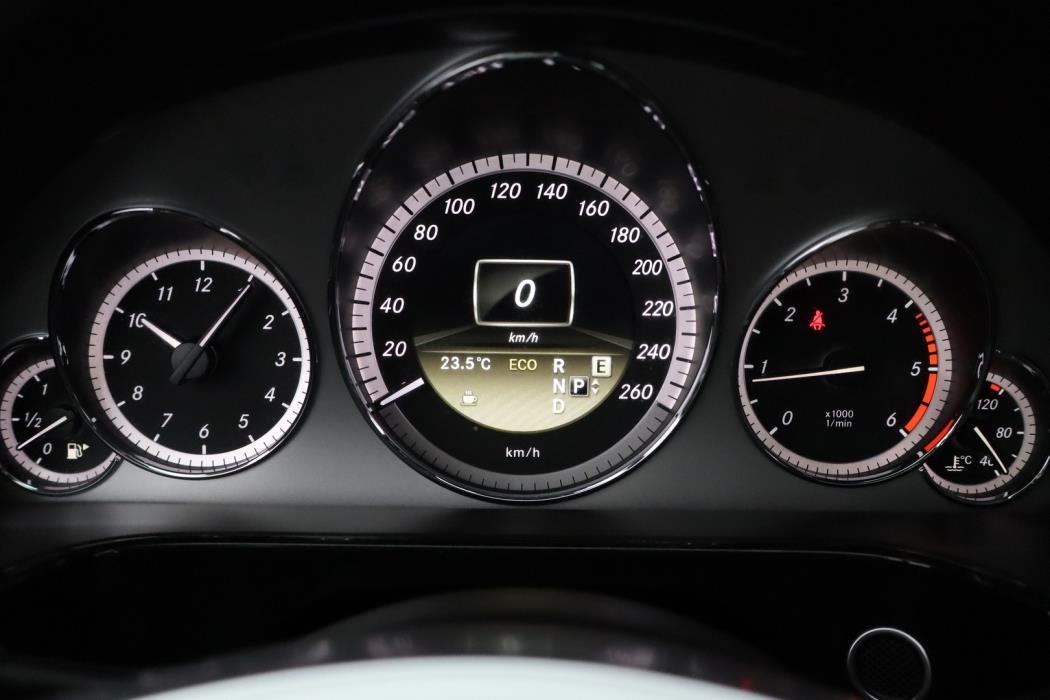 MERCEDES-BENZ E 2012