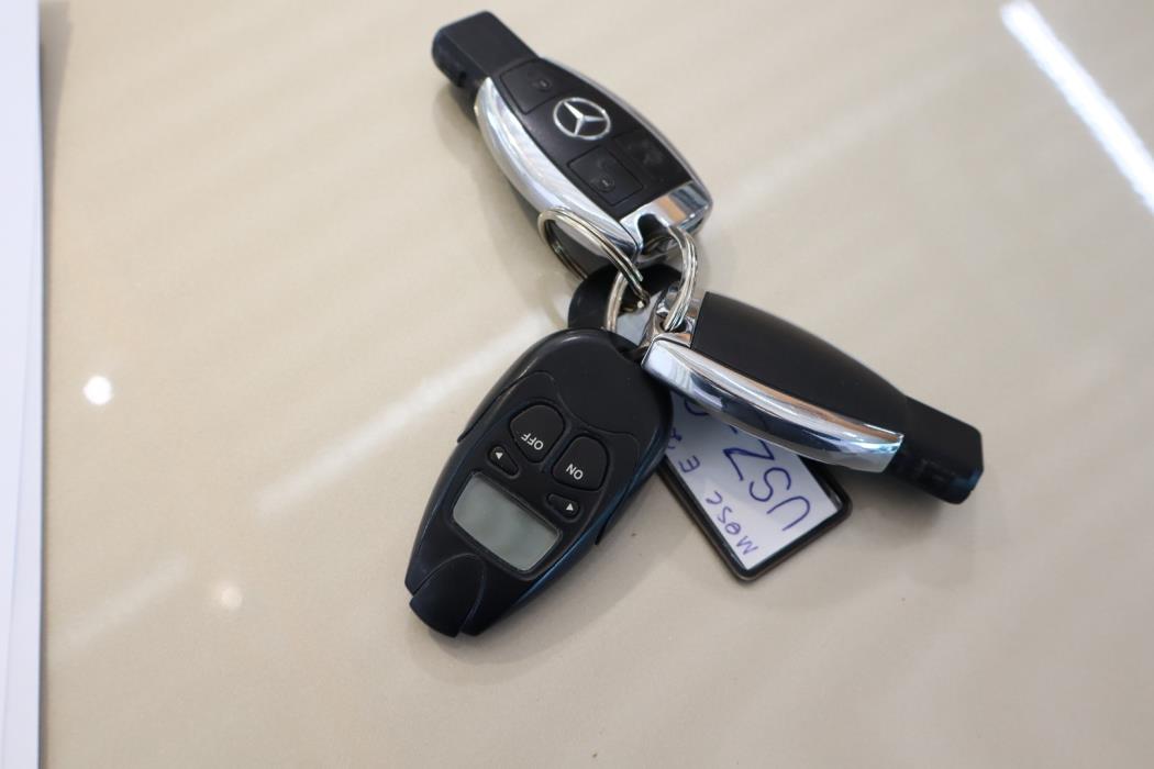 MERCEDES-BENZ E 2012