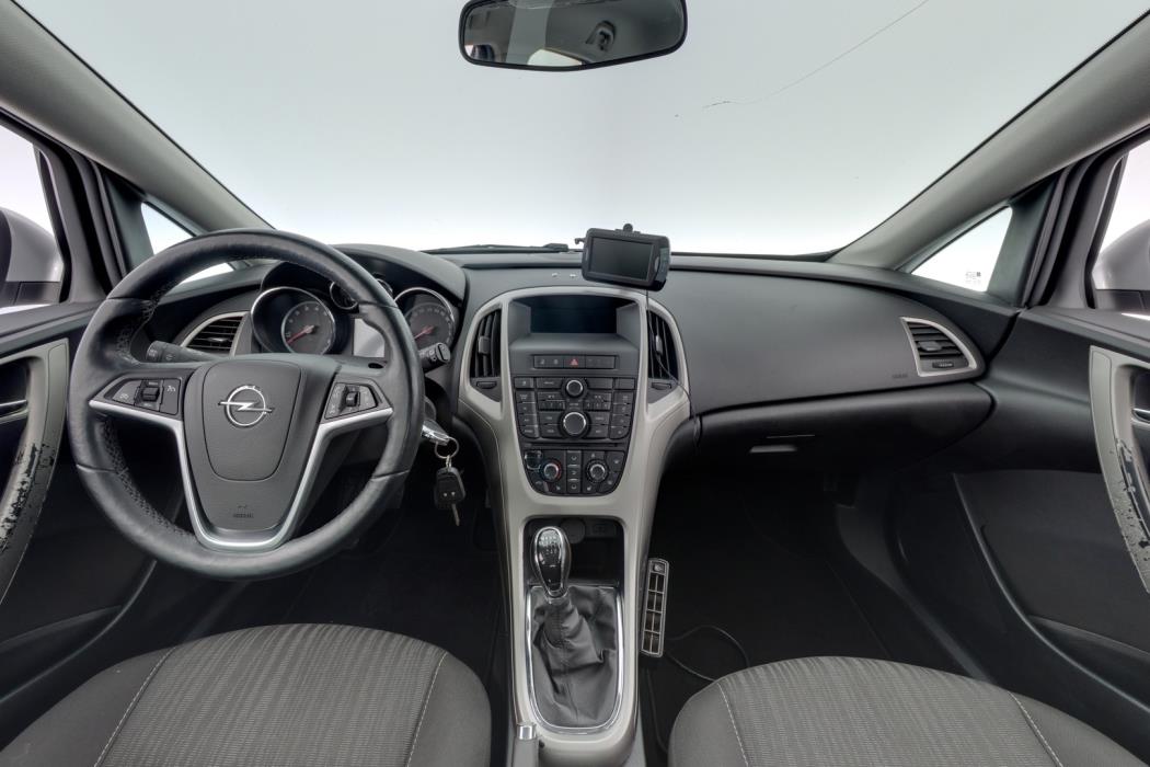 OPEL Astra 2012
