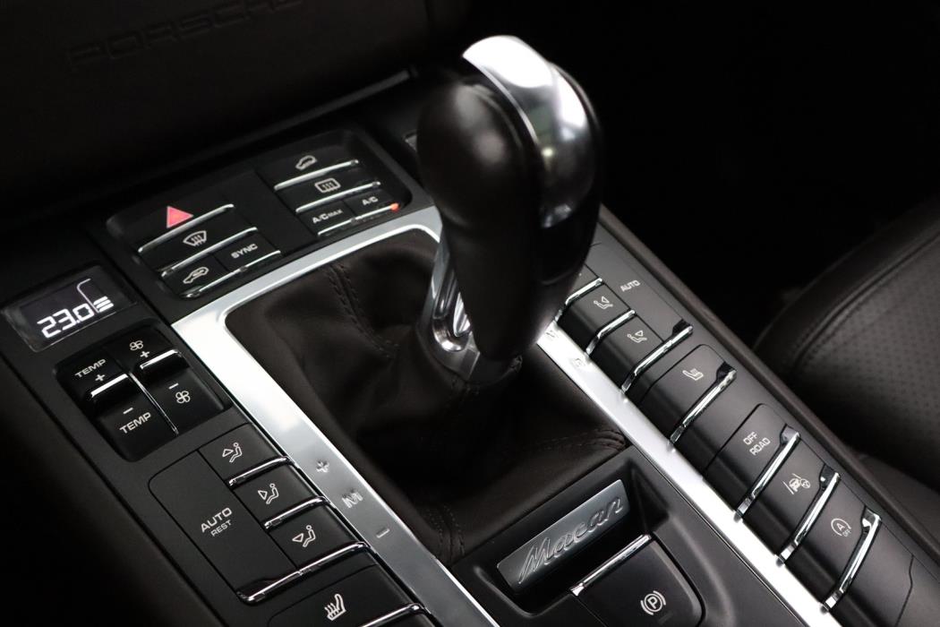 PORSCHE Macan 2015