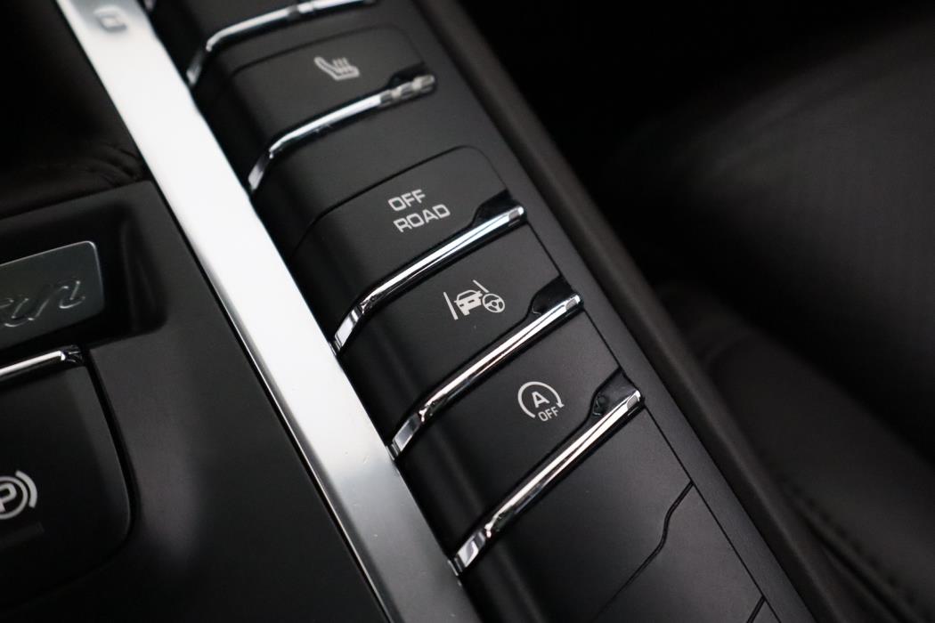 PORSCHE Macan 2015