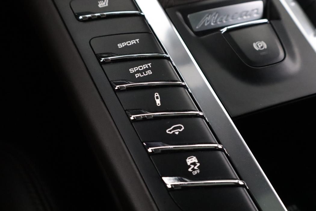 PORSCHE Macan 2015