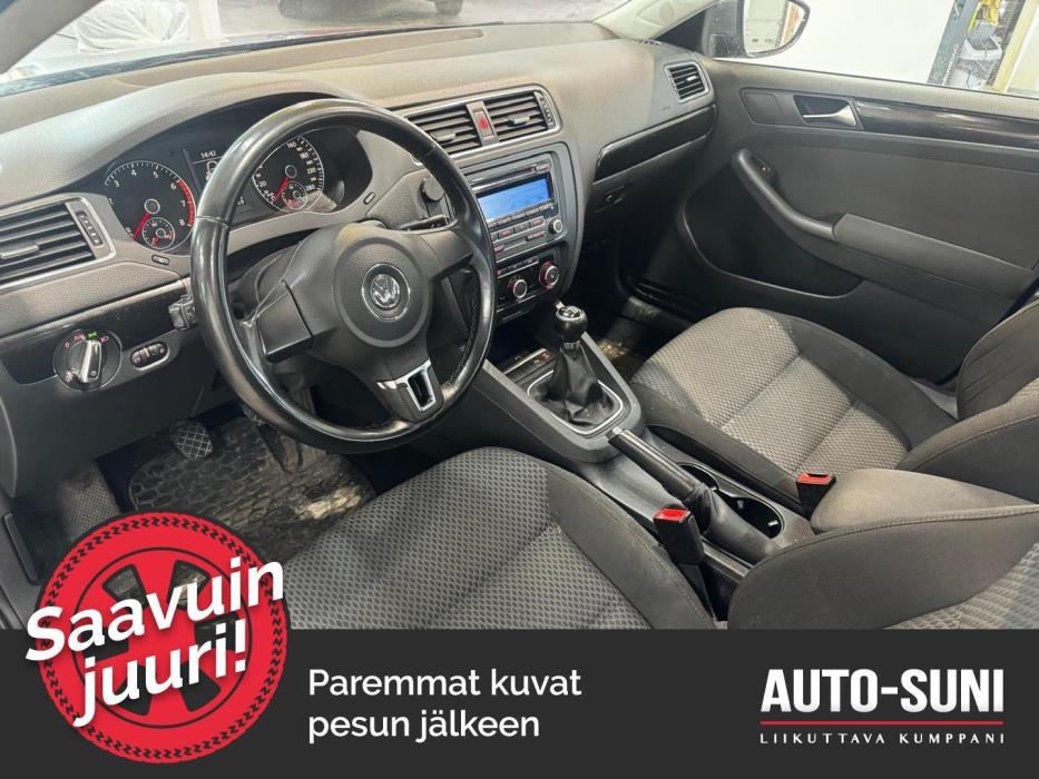VOLKSWAGEN Jetta 2011