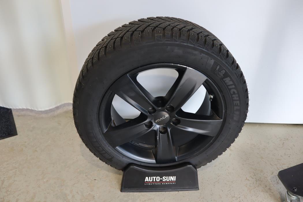 BMW 225 2021