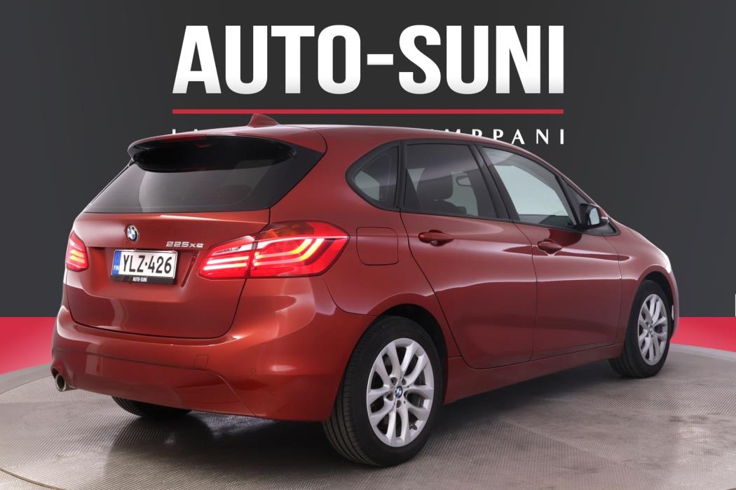 BMW 225 2021