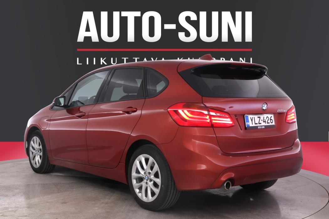 BMW 225 2021