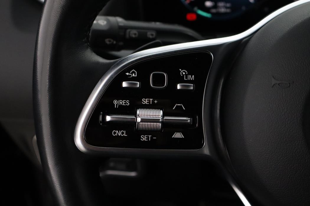MERCEDES-BENZ EQA 2023