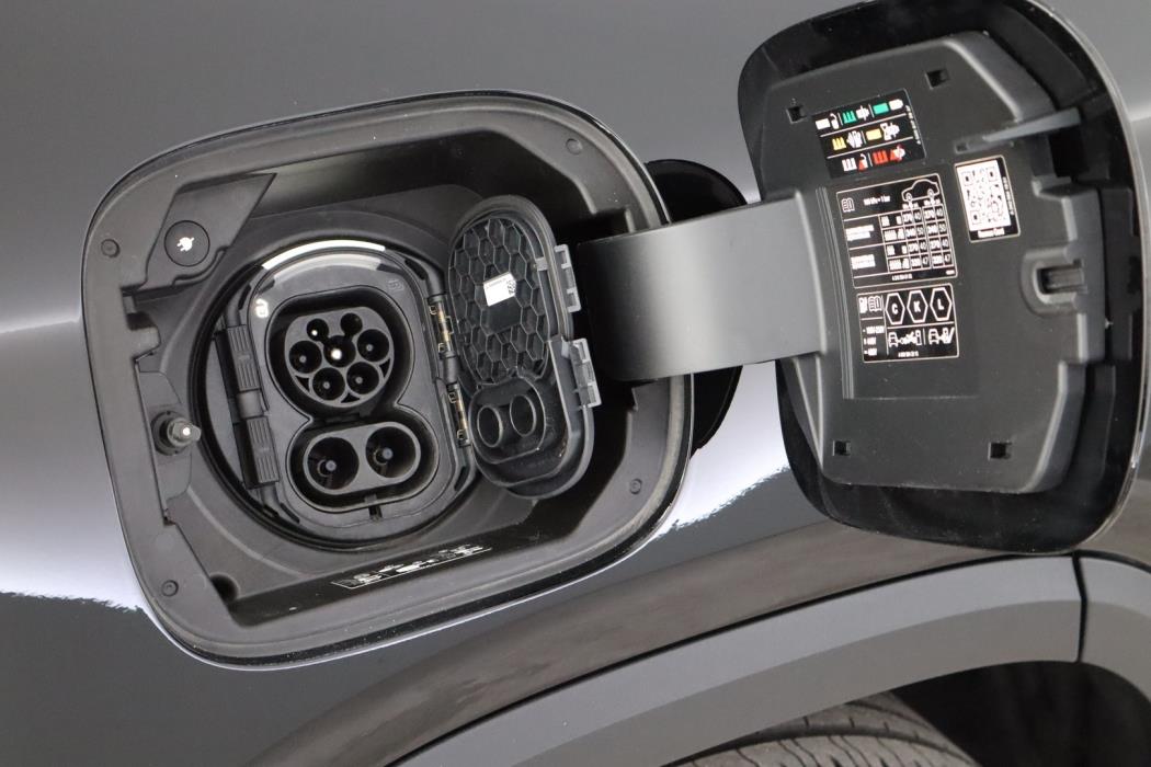 MERCEDES-BENZ EQA 2023
