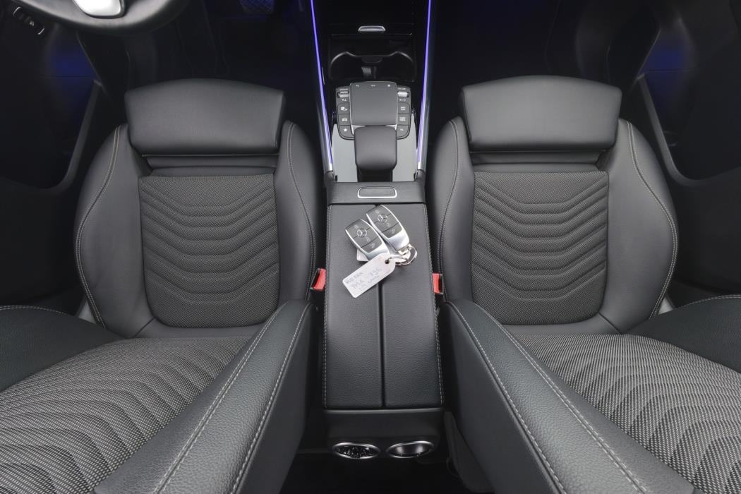 MERCEDES-BENZ EQA 2023
