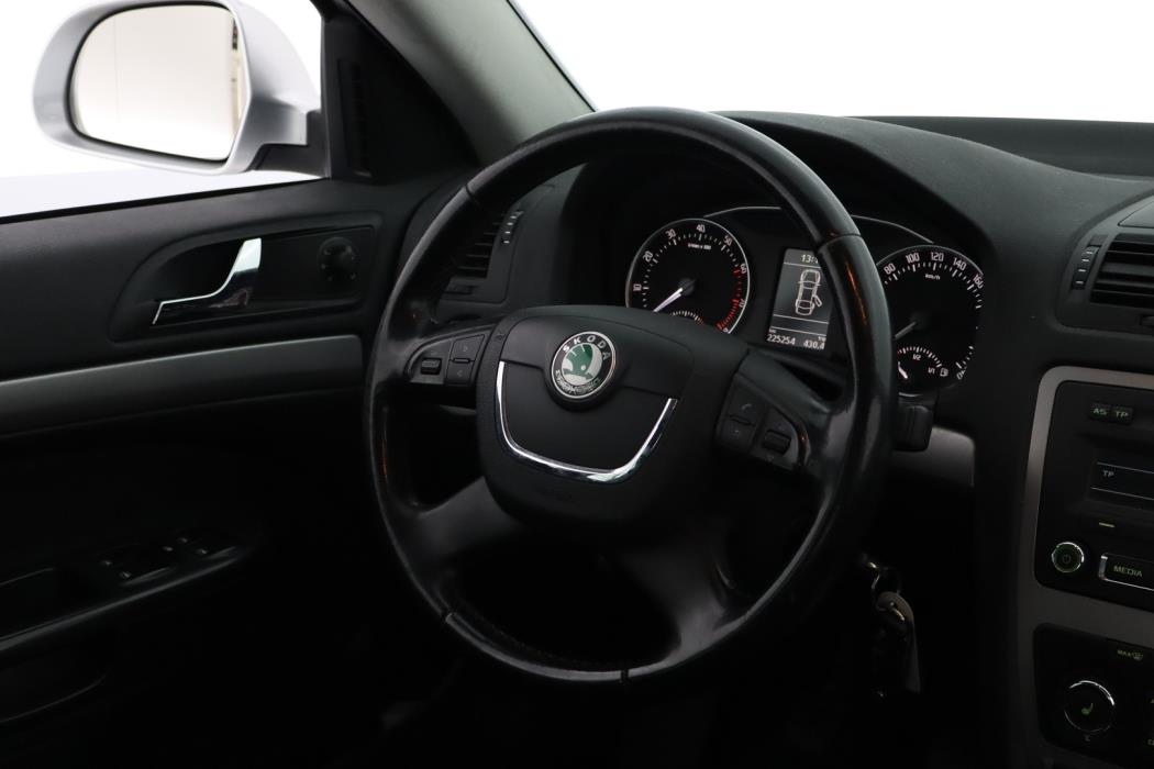 SKODA Octavia 2012