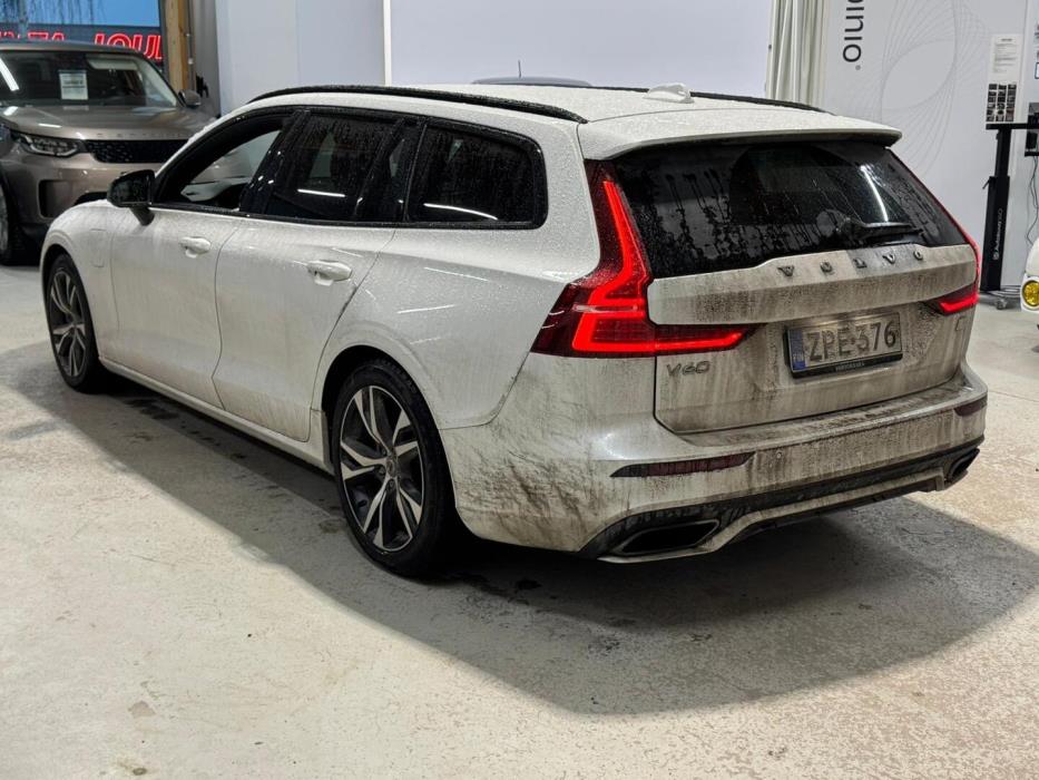 VOLVO V60 2021