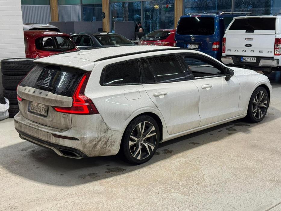 VOLVO V60 2021