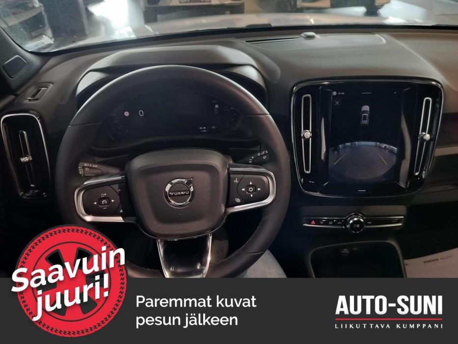 VOLVO XC40 2023