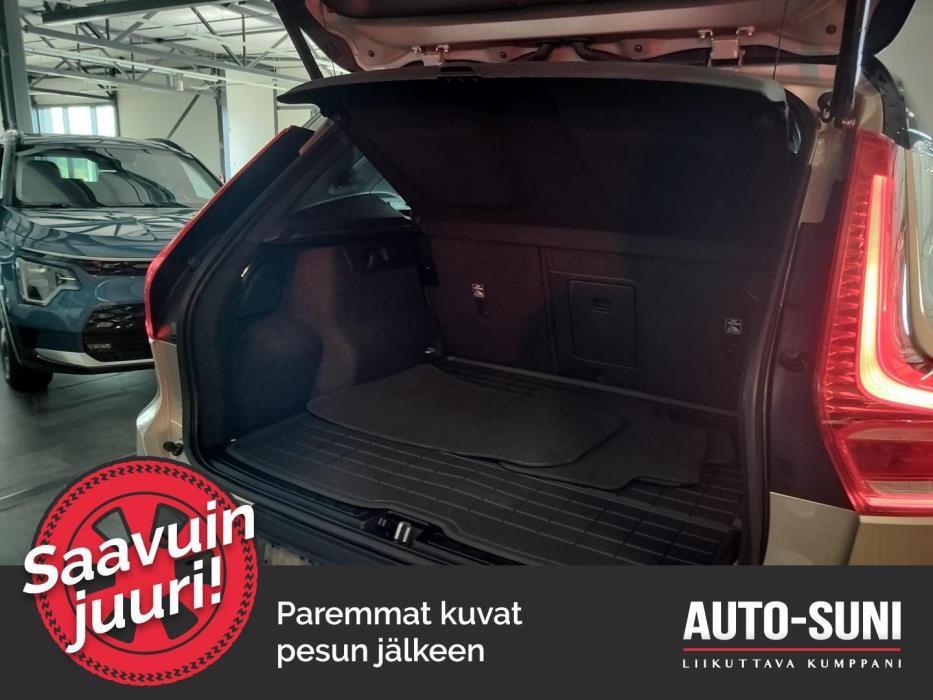 VOLVO XC40 2023