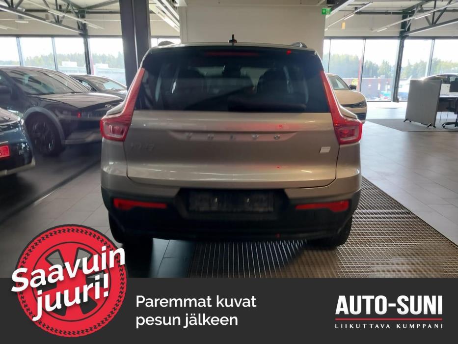 VOLVO XC40 2023