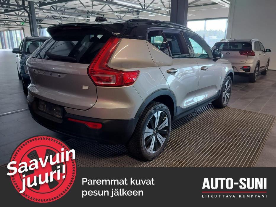VOLVO XC40 2023