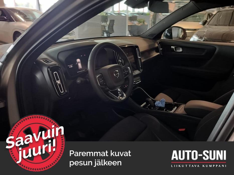 VOLVO XC40 2023