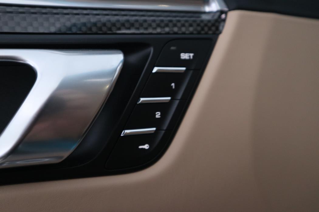 PORSCHE Macan 2019