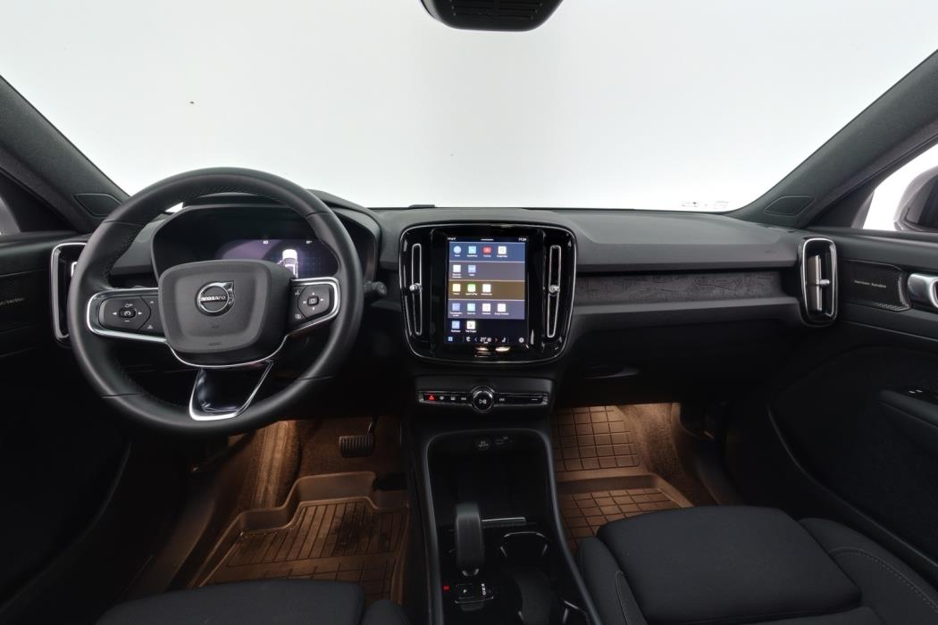 VOLVO XC40 2023