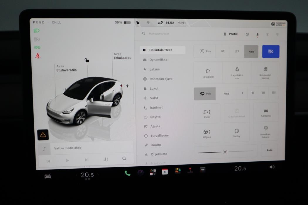 TESLA Model Y 2023