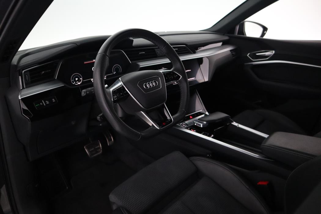 AUDI Q8 e-tron 2024