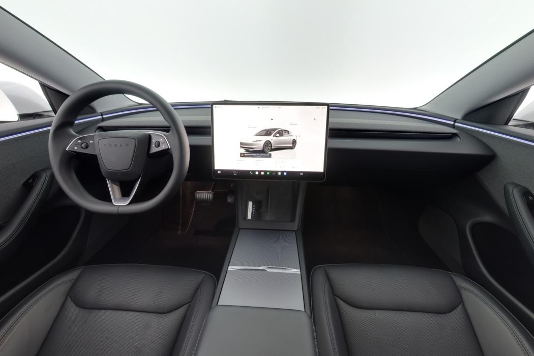 TESLA Model 3 2024