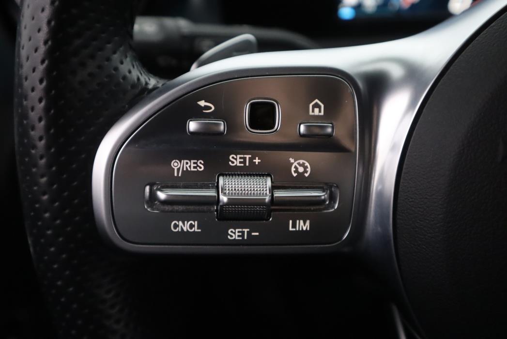 MERCEDES-BENZ A 2020