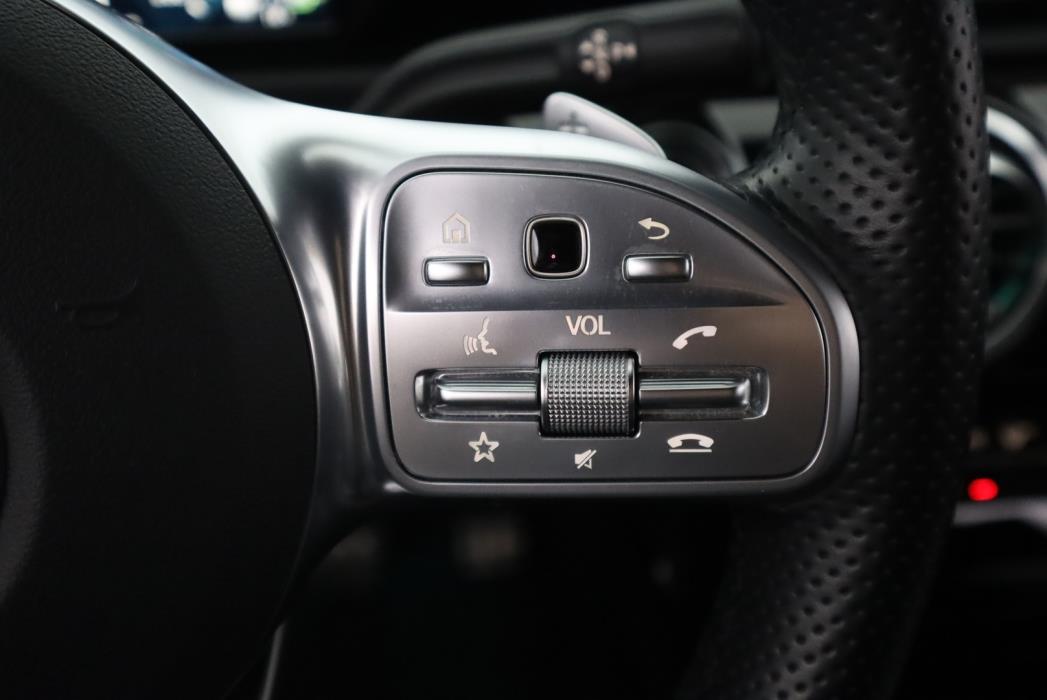 MERCEDES-BENZ A 2020