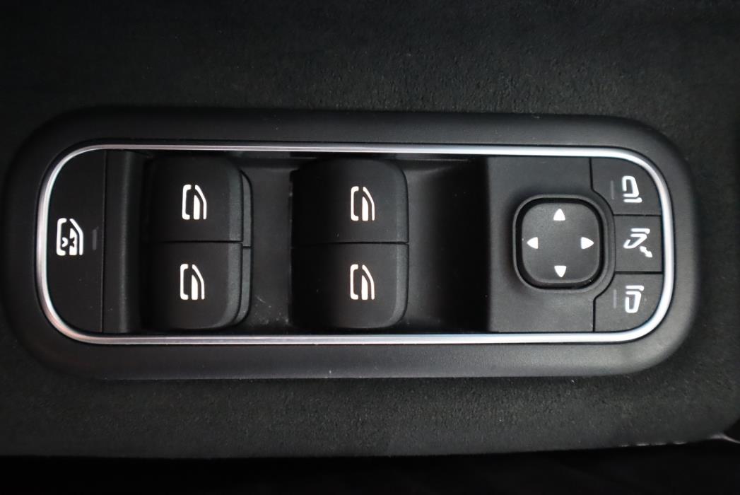 MERCEDES-BENZ A 2020