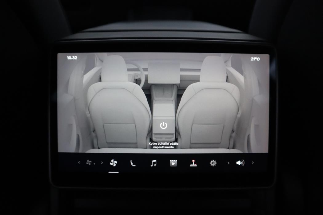 TESLA Model 3 2024