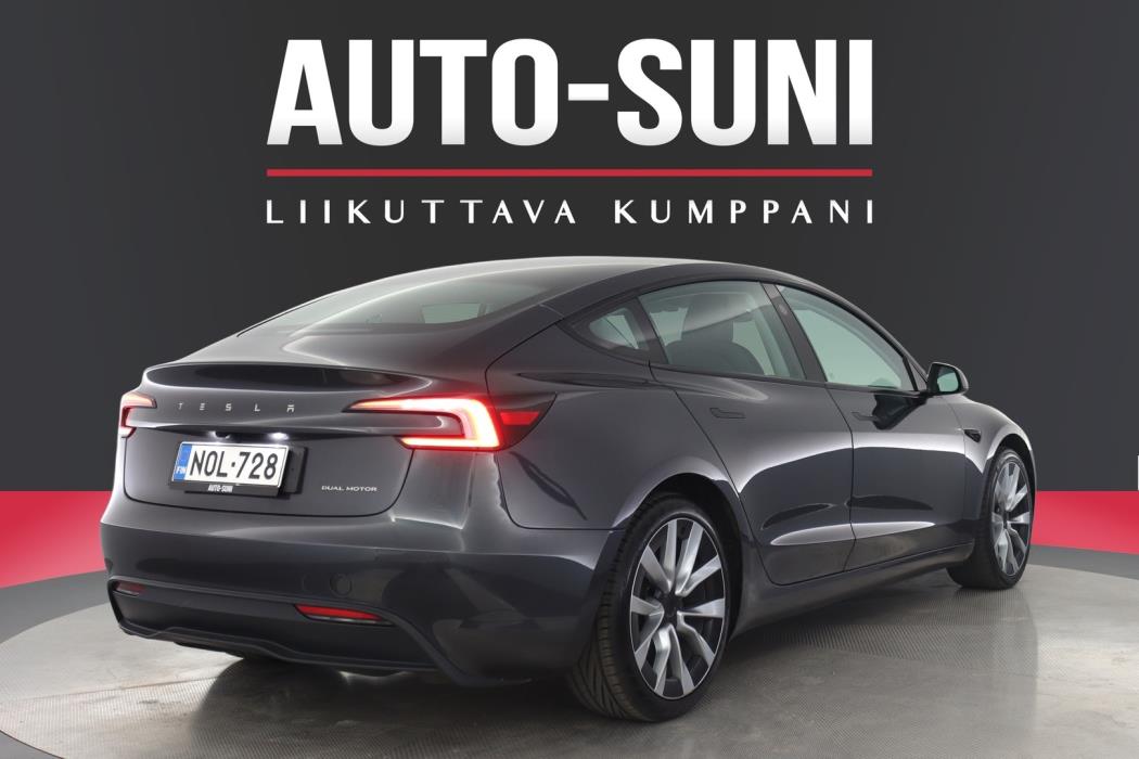 TESLA Model 3 2024
