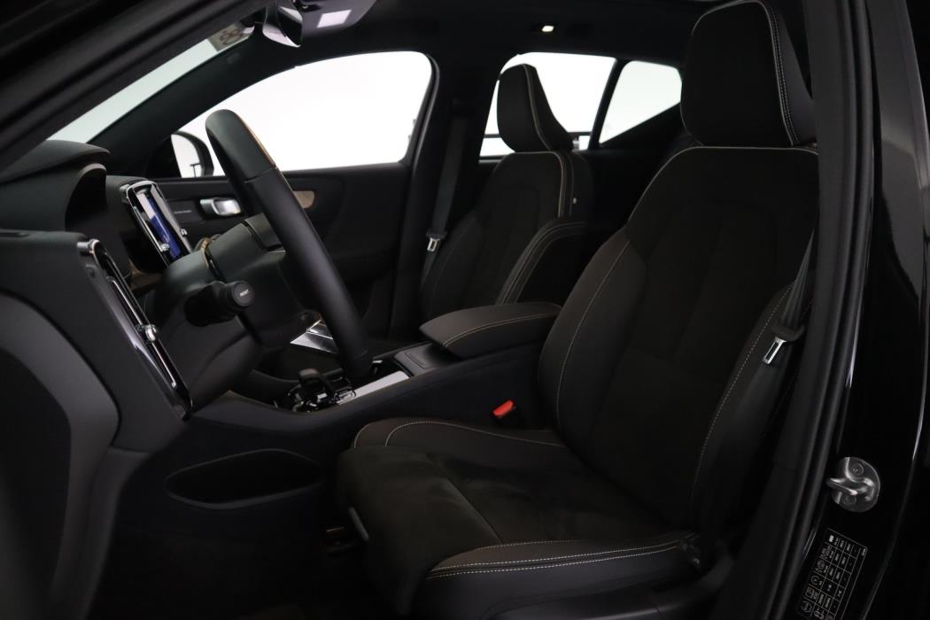 VOLVO XC40 2023