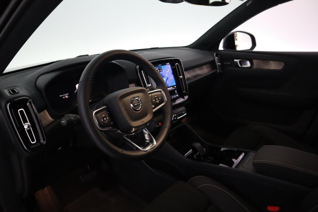 VOLVO XC40 2023