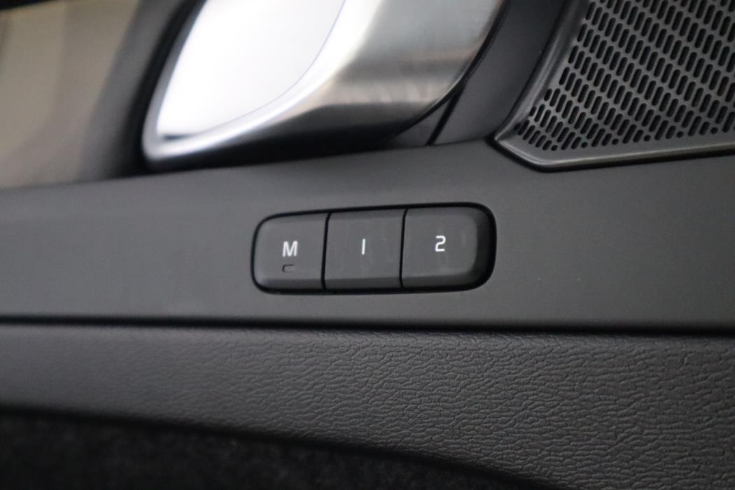 VOLVO XC40 2023