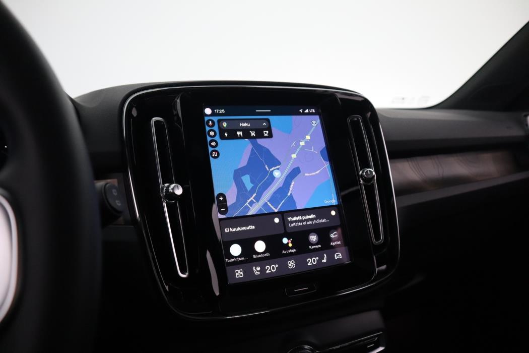 VOLVO XC40 2023