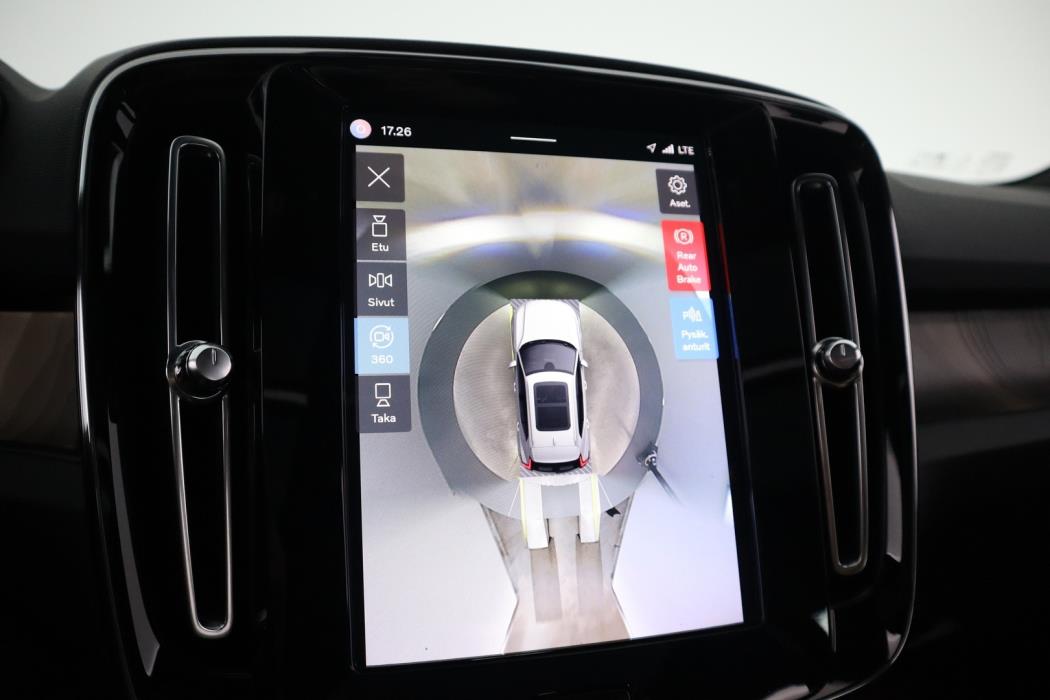 VOLVO XC40 2023