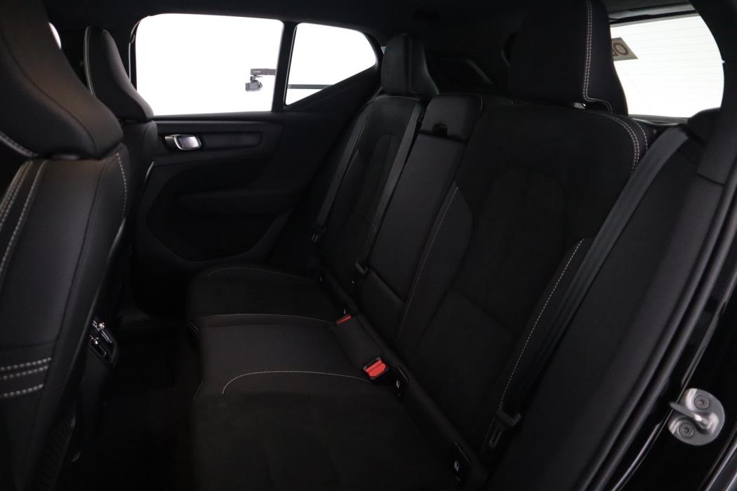 VOLVO XC40 2023