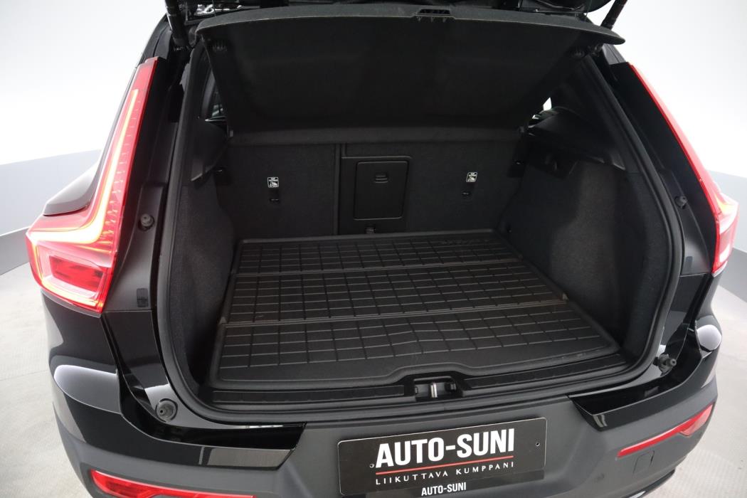 VOLVO XC40 2023