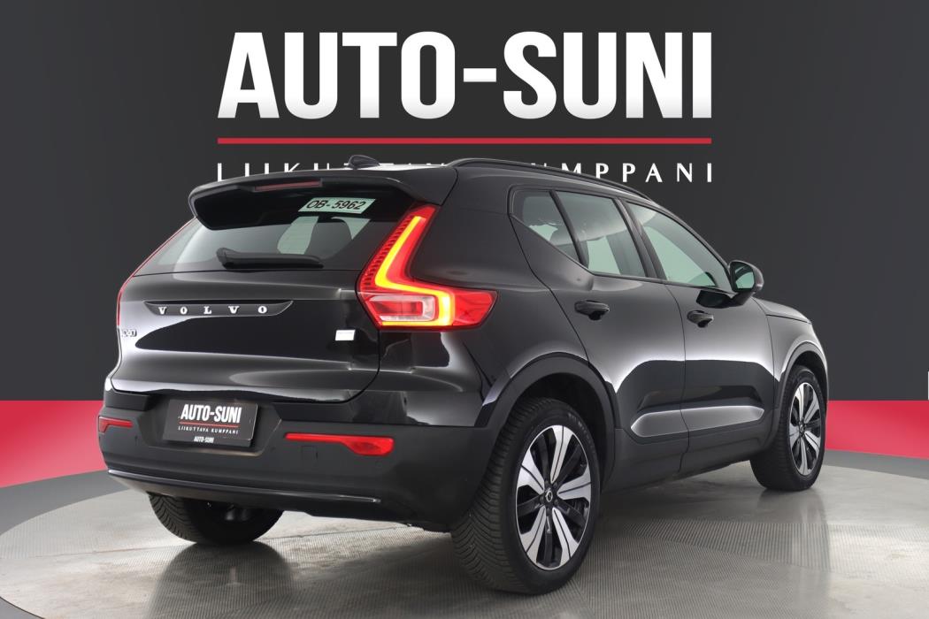 VOLVO XC40 2023